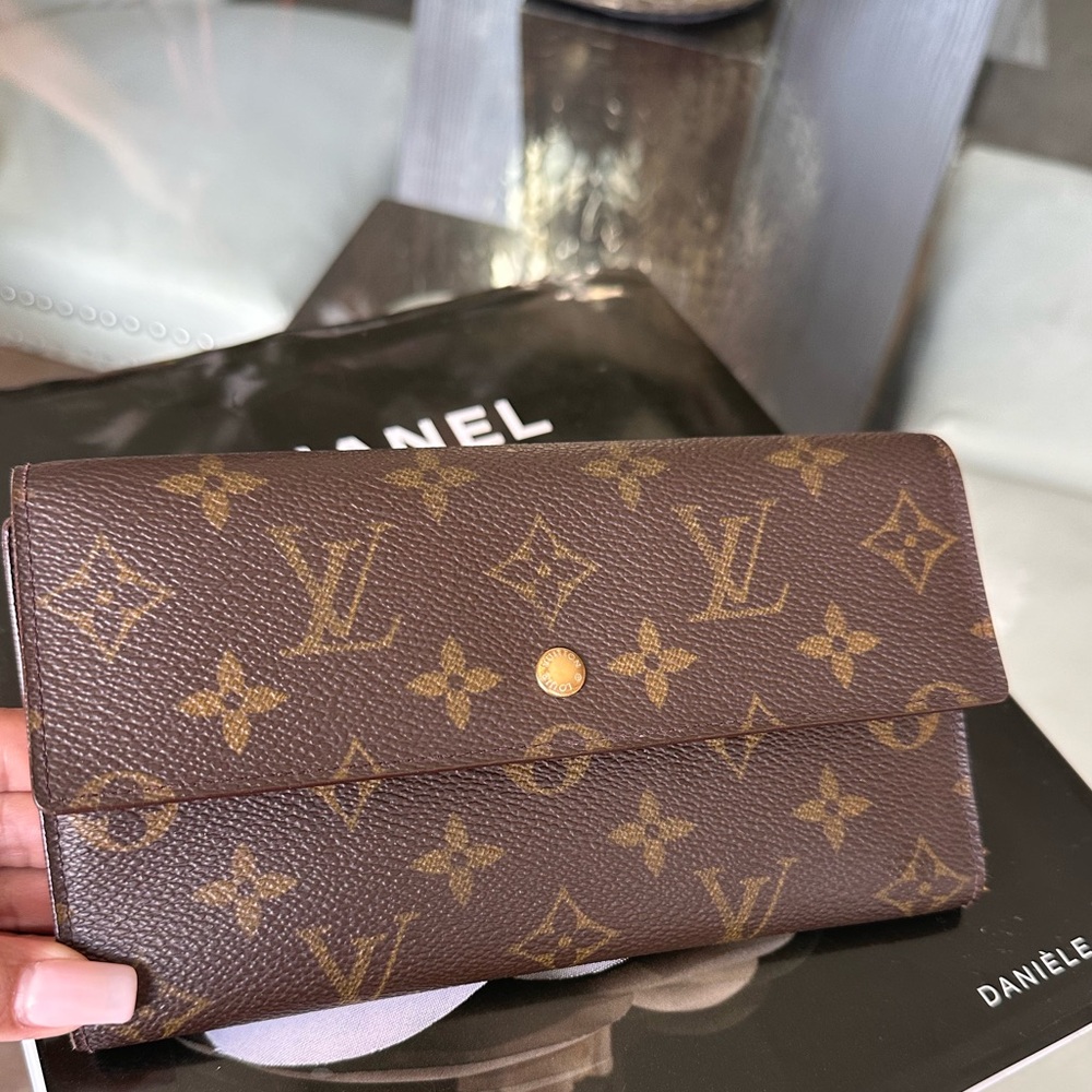 LV Monogram International TH0048